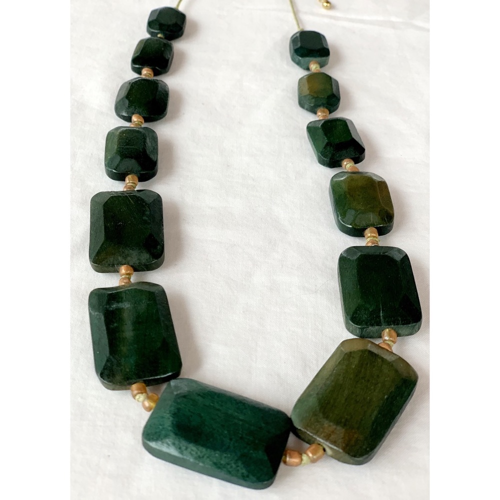 💍💫 Green wood bead necklace